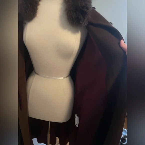 Vintage Wool Coat with Fur neck lining - Picture 11 of 12